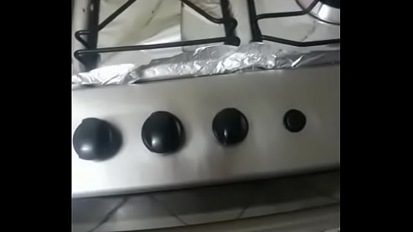 Nonton Rapaz Bem Jovem Ajudando Um Amigo thumbnail