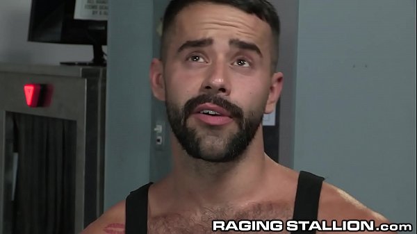 European Guy Gets A Blowjob From Latin Airport Staff Member 