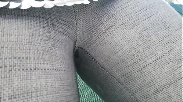 Play MP4 - Mostro le mie tette in un giardino pubblico e dopo piscio dentro ai miei pantaloni aderenti