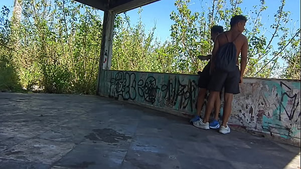 Malokas Da Quebrada Foram No Terreno Do Vizinho Abandonado Fazerem Sexo Bem Puto Part -1 thumbnail