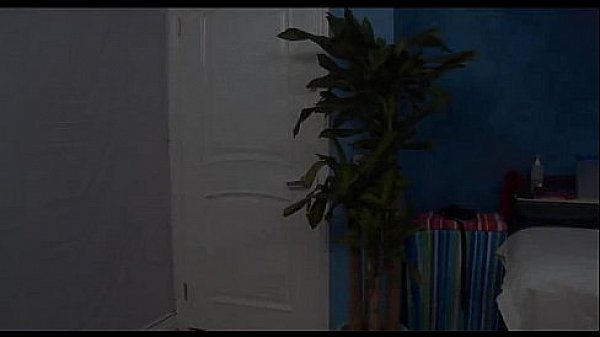 Nonton Skinny Honey Enjoys Deep Insertion thumbnail