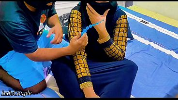 Nonton Muslim Hijab Step Sister Shows Pussy For Play But Step Brother Choose Wrong Hole To Play With Toy . Anal Plug thumbnail