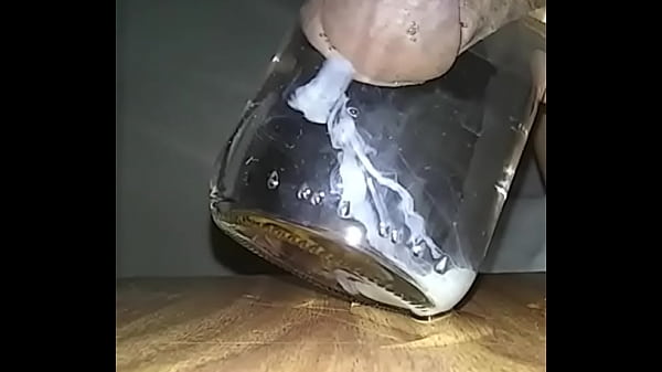 Sacando la leche_bajo el_agua me_corro bajo el agua eyaculo en elagua