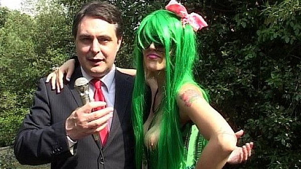 Martina smith shows her tits for andrea dipr&egrave;