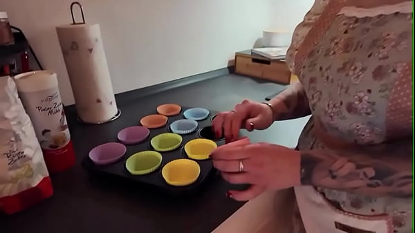 Org*smus statt muffins eigentlich wollte ich nur ein paar s&uuml;&szlig;e muffins backen aber meine nasse p*ssy hatte ganz a 