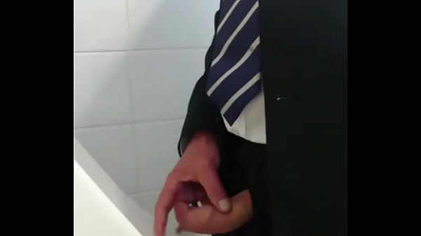 Play MP4 - Mature foreskin piss