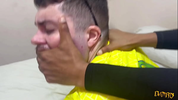 Gravei meu amigo dando pro marido da m&atilde;e dele (COMPLETO NO RED) 