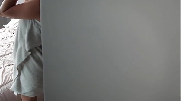 Nonton I Watch My Stepsister When She Comes Out Of The Shower thumbnail