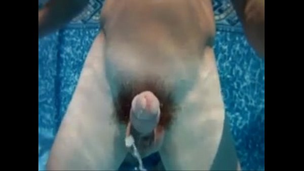 Play MP4 - cum in the pool