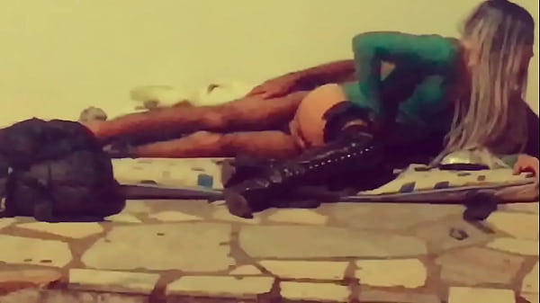 Play MP4 - UBER FLAGROU MORADOR DE RUA COMENDO O CUZINHO DA SAFADA NA CAL&Ccedil;ADA