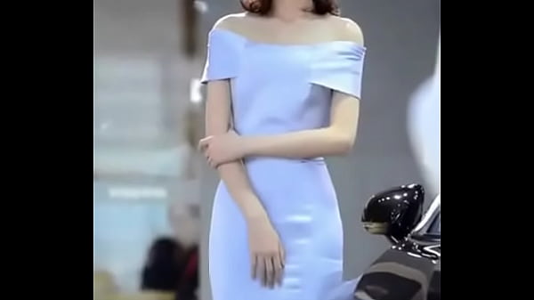 Play MP4 - Sexy Model Desperate to Pee but to Smile