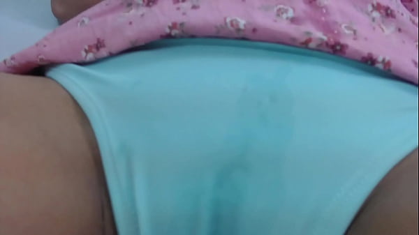 Play MP4 - My virgin stepdaughter went to the wrong room&comma; stepfather fucked her until he filled her panties with semen