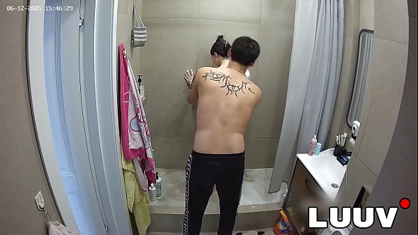 Luuv the beautiful grossy shaves her legs in the shower on camera 