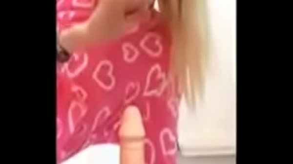 Nonton Beautiful Blonde thumbnail