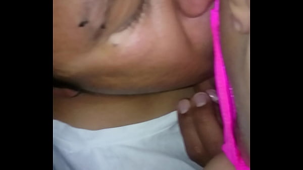 Le encanta que le de un buen sexo oral a mi esposo y que le de una cogida deliciosa para que se quede con muchas ganas de mi