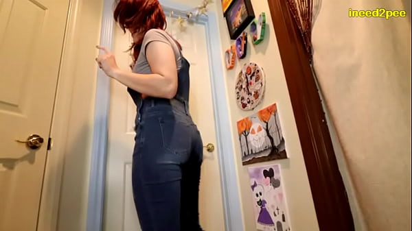 Amatuer Blake Jones Wetting Her Jean Overalls thumbnail
