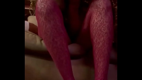 Lay on the floor while i spit in your mouth 