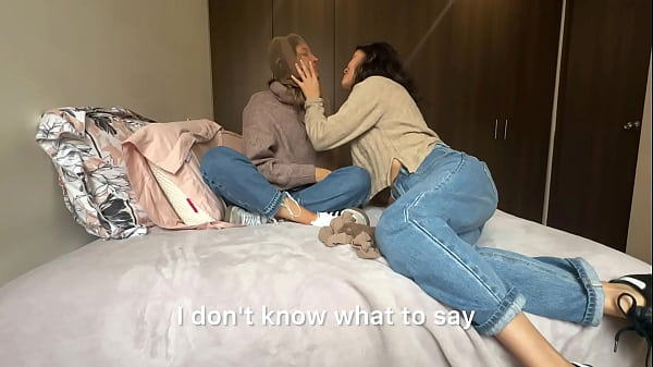 Play MP4 - La vecina me ense&ntilde;a a probar las medias veladas que compre para usar con mi esposo