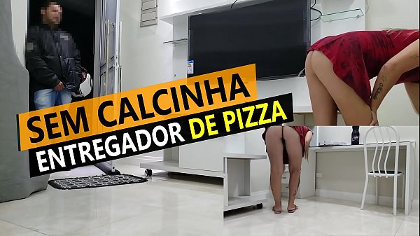 Casada Safada Vestido Curto Mostrando Sua Buceta Um Pouco Peludinha Para Entregador thumbnail