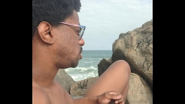 Me Masturbando Na Praia De Nudismo De Abric&oacute; thumbnail