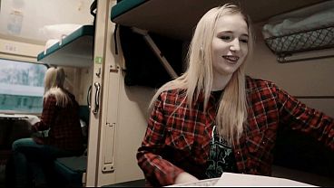 Nonton Girl Seduces A Stranger Guy On The Train. Sucks His Cock, Eats His Cum! thumbnail