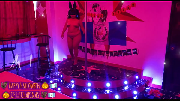 De conejita playboy les_dice Happy Halloween en_la pasarela su Chapina Bella