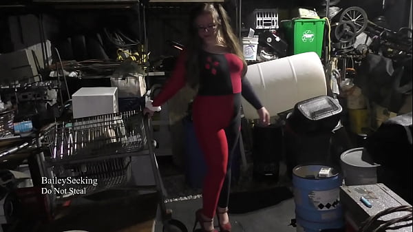 Harley Quinn Cosplay Smoke thumbnail