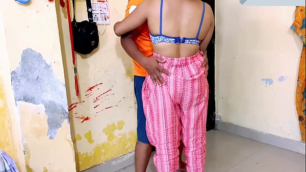 Nonton Ama De Casa Cachonda Con Grandes Tetas thumbnail