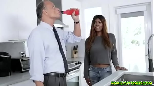 Nonton Kicked Out For The Stepsister Cootie0.mp4 thumbnail