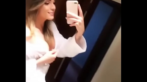 Play MP4 - Luana splendore seduzindo em seu banheiro