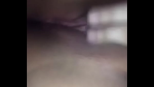 Passando o dedo na buceta 