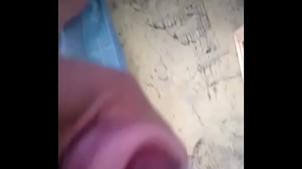 Eduardo Rodr&iacute_guez se masturba con un bistek