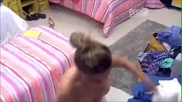 Play MP4 - bbb 16 ana paula pagando peitinho
