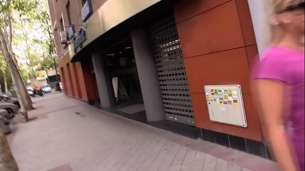 Play MP4 - Un D&iacute;a Con Sabrina Moon