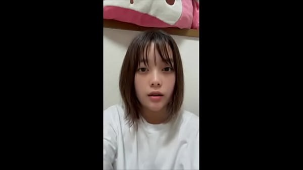 一般素人女子大生がお風呂あがりにおまんこを触ってオナニー姿が興奮する