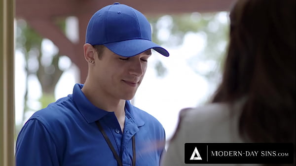 Play MP4 - MODERN-DAY SINS - Lonely Housewife Pristine Edge Seduces Delivery Guy While Craving An Anal Creampie