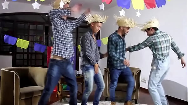 Play MP4 - FESTINHA JUNINA VIROU UMA SURUBA