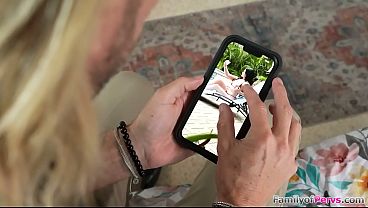 Nonton Petite Small Tits Stepdaughter Lola Valentine Just Caught Her Stepdad Jerking Off On Photos Of Her.she Will Keep It A Secret If He Fucks Her thumbnail