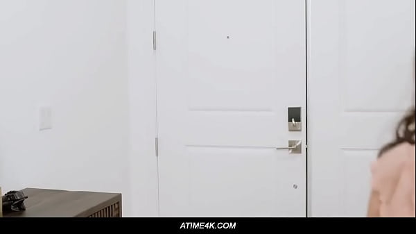 Nonton Natalie Brooks Is Hanging Out At Home When Her Older Sibling's Friend thumbnail