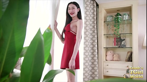 Play MP4 - FRANKS TGIRL WORLD&colon; SNOW ON THE COUCH&excl;