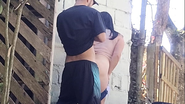 Play MP4 - Meu marido saiu e me deixou receber o pedreiro sozinha para um or&ccedil;amento