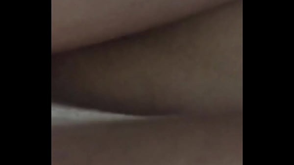 Comendo um cuzinho de lado bem apertado 