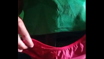 Bati uma punheta na calcinha da minha prima