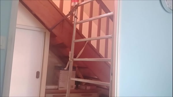 Play MP4 - Je me branle pendant que l'ouvrier refait le plafond