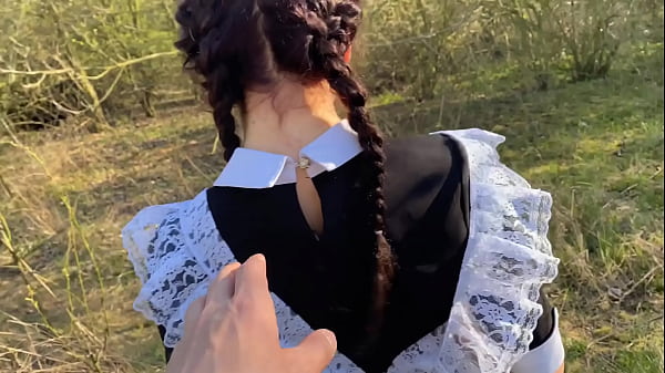 Fucking a skinny hottie in the bushes 