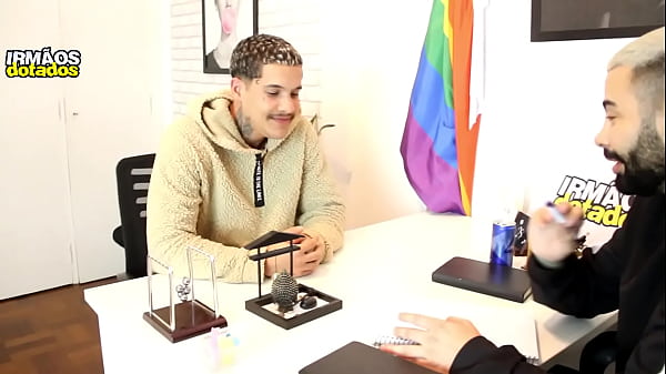 Play MP4 - H&eacute;tero topando sexo por Dinheiro