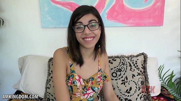 Play MP4 - Harmony Wonder shows off her lovely twat