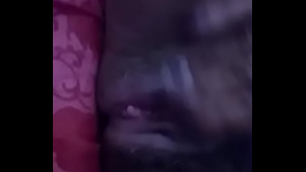 Bucetuda se masturbando 