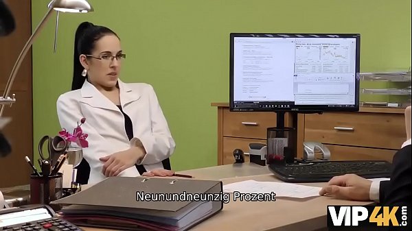 VIP4K. Hottie stimmt Sex f&uuml;r Geld zu, weil es ihre einzige Chance ist 