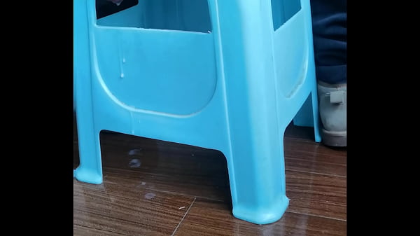 压枪射精，太硬了弯的疼